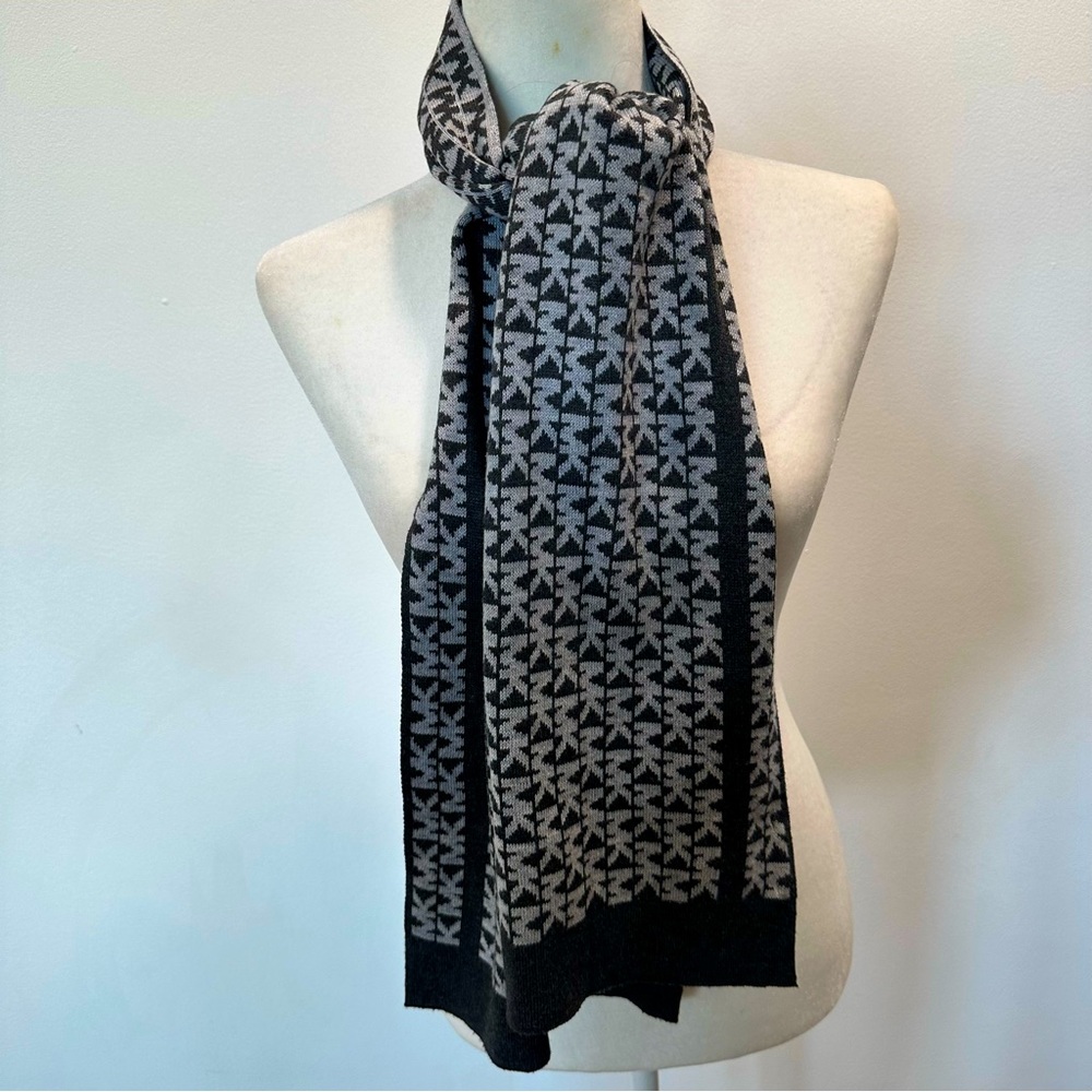 Michael Michael Kors Unisex Reversible Monogram Large Knit Scarf Shawl Size 66”